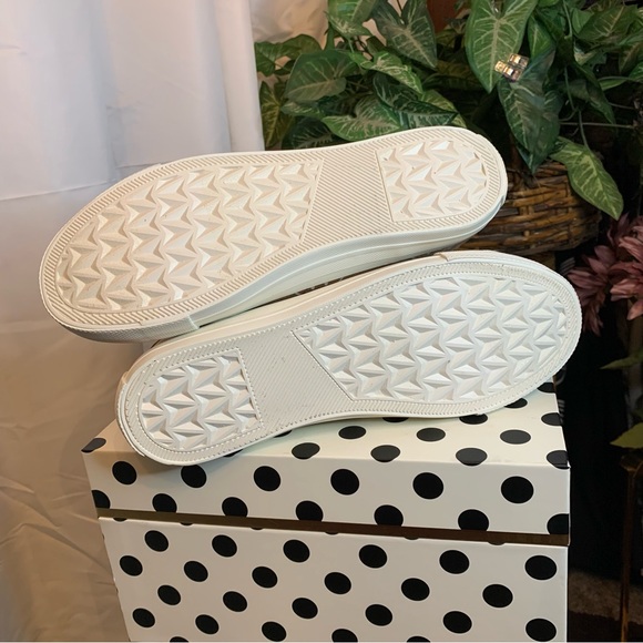 American Eagle Brown Canvas High-Top Sneakers with White Smiley Print - Picture 7 of 14